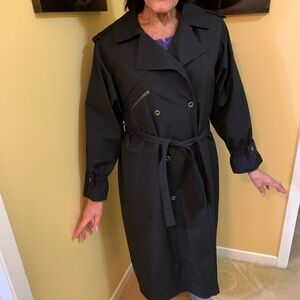 Collection Elegante Trench coat above ankle length